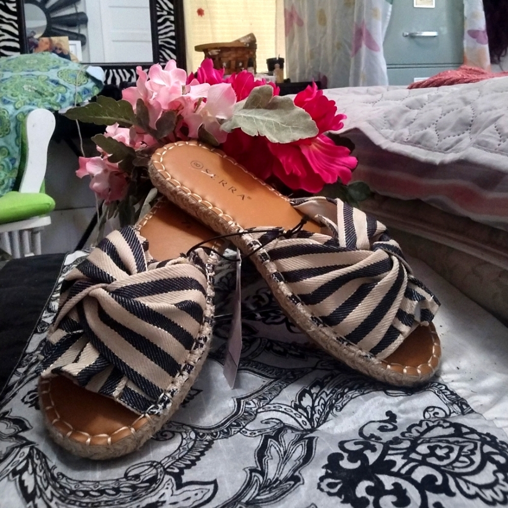Serra sandals size 8